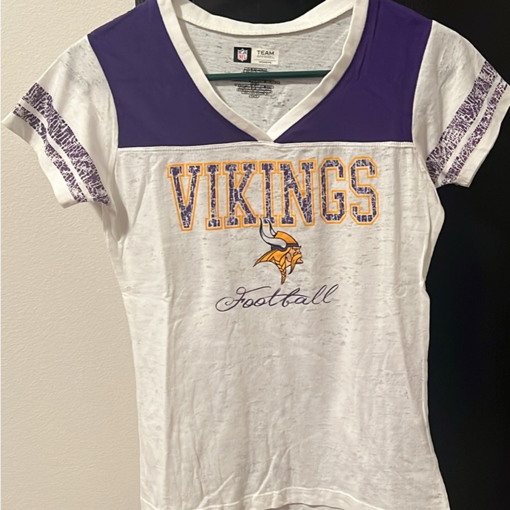NFL Minnesota Vikings White & Purple V-Neck Graphic Tee